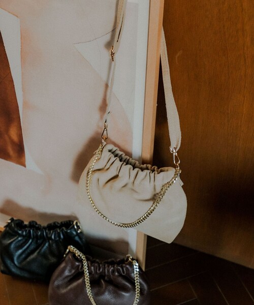URBAN RESEARCH(アーバンリサーチ)の「レザーギャザーバッグ(ショルダーバッグ・レディース・BLACK/BROWN/BEIGE・-)」の22枚目の写真