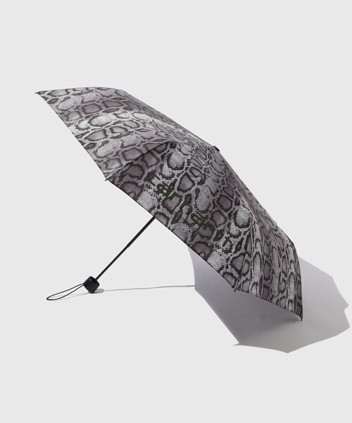 ADAM ET ROPE'(アダムエロペ)の「【carhartt/カーハート】SNAKE CAMO UMBRELLA(折りたたみ傘・メンズ・オフホワイト・F)」の3枚目の写真