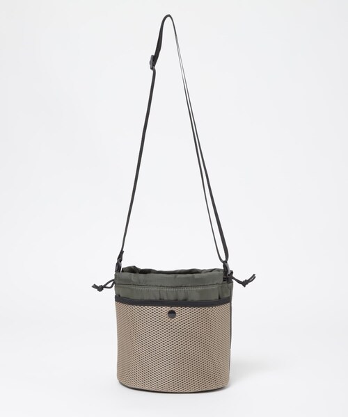 ITEMS URBANRESEARCH（アイテムズ アーバンリサーチ）の「ボトルキーパーバッグ（ショルダーバッグ・レディース・BEIGE/KHAKI/BLACK・one）」の11枚目の写真