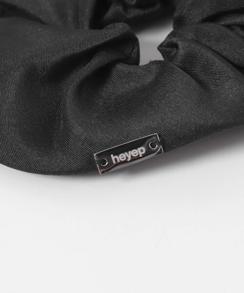URBAN RESEARCH ROSSO（アーバンリサーチロッソ）の「heyep　Silk Heart Scrunchie Medium（ヘアゴム・レディース・BLACK/WHITE・-）」の8枚目の写真
