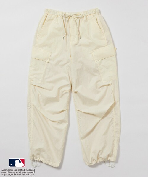 ROPE'(ロペ)の「【MLB COLLECTION BY JUN】ナイロンパラシュートパンツ(カーゴパンツ・レディース・ブラック/ホワイト/ピンク・F)」の1枚目の写真