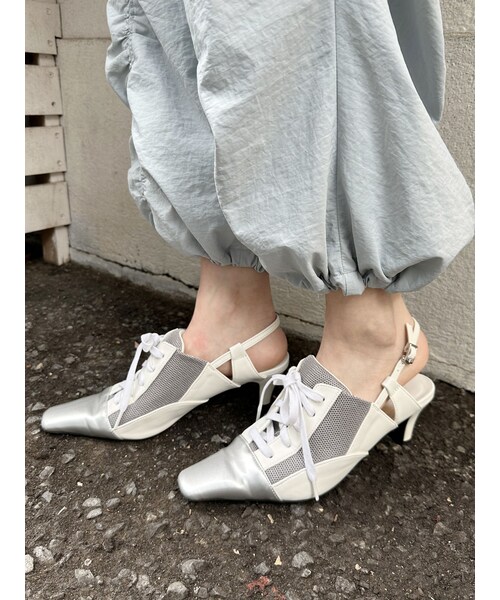 MURUA（ムルーア）の「ポインテッドトゥスニーカーサンダル（サンダル・レディース・ホワイト/ブラック・22.5/23.5/24.5）」の9枚目の写真