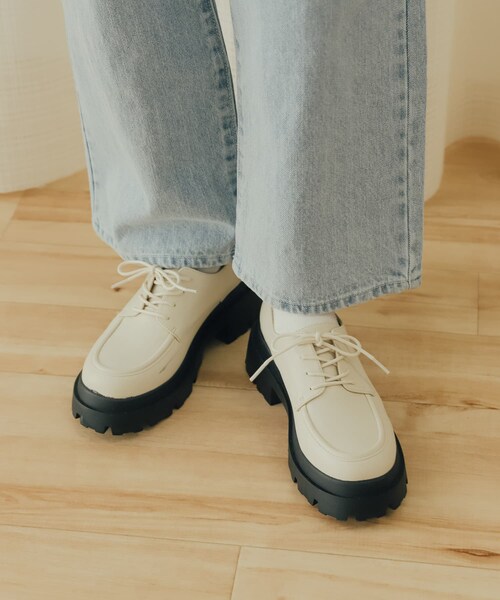 SENSE OF PLACE by URBAN RESEARCH（センスオブプレイスバイアーバンリサーチ）の「レースアップボリュームソールシューズ（ドレスシューズ・レディース・IVORY/BLACK・S/M/L）」の11枚目の写真