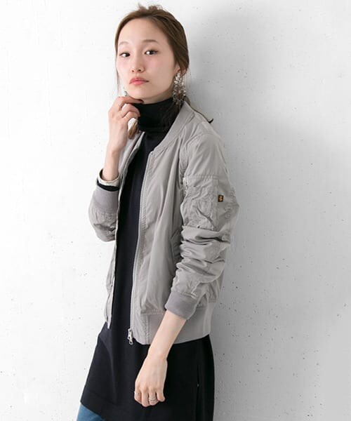 URBAN RESEARCH（アーバンリサーチ）の「ALPHA INDUSTRIES×URBAN RESEARCH iD　別注MA-1 ジャケット（ミリタリージャケット・レディース・BLACK/KHAKI/L.GREY・XS）」の5枚目の写真