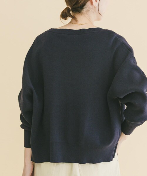 ITEMS URBANRESEARCH（アイテムズ アーバンリサーチ）の「『イージーケア』スウェットライクVネックカーディガン（ニット/セーター・レディース・OFF/MIMOSA/LVD/NVY・Free）」の15枚目の写真