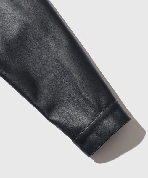 ADAM ET ROPE'(アダムエロペ)の「レザートラックジャケット / ADAM ET ROPE' JEANS(ブルゾン・メンズ・ブラック/ネイビー・L/M)」の13枚目の写真