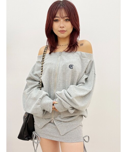 EVRIS（エヴリス）の「ジップアップオフショルトップス【セットアップ着用可能】（パーカー・レディース・ホワイト/グレー/ブラック/パープル・F）」の3枚目の写真