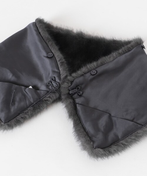 URBAN RESEARCH(アーバンリサーチ)の「エコファーティペット(マフラー・レディース・CHARCOAL/BEIGE・Free)」の5枚目の写真