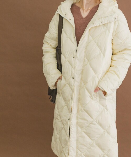 ITEMS URBANRESEARCH（アイテムズ アーバンリサーチ）の「TAION　HOOD LONG DOWN JACKET（その他アウター・レディース・BLK/OFF/D.CHOCO・M/L/XL）」の6枚目の写真