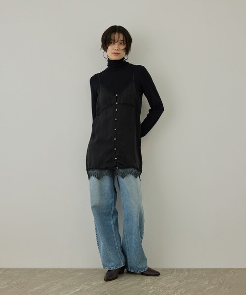 ADAM ET ROPE'(アダムエロペ)の「サテンレースキャミジレ(キャミソール・レディース・ブラック/キナリ・F)」の4枚目の写真