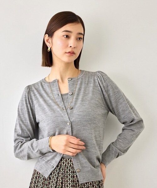 ROPE'(ロペ)の「【J'aDoRe・一部店舗限定サイズ】ギャザースリーブニットカーディガン/一部J'aDoRe限定カラー・イージーケア(カーディガン/ボレロ・レディース・グレー/オフホワイト/グリーン/カーキ/ネイビー/レッド/ピンク・36/38)」の7枚目の写真