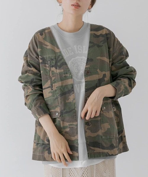 URBAN RESEARCH Sonny Label（アーバンリサーチサニーレーベル）の「『WEB限定』カモフラ柄ノーカラージャケット（ノーカラージャケット・レディース・グレー/カーキ・FREE）」の2枚目の写真