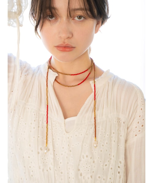 Ungrid（アングリッド）の「淡水パールビーズロングネックレス（ネックレス・レディース・レッド/ブラウン・F）」の7枚目の写真