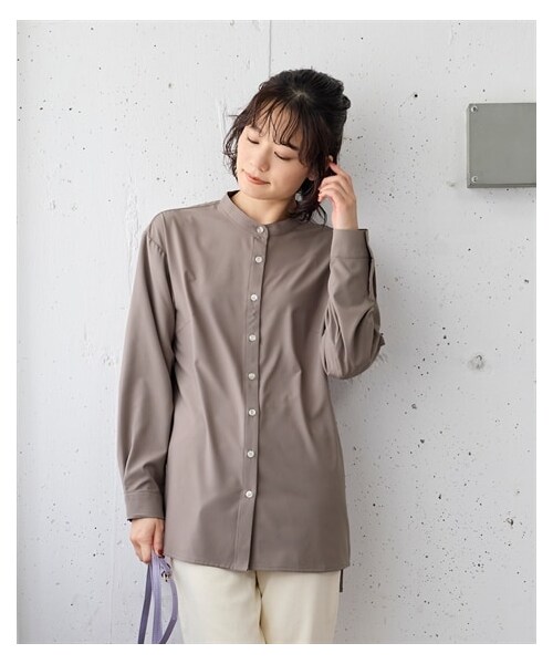 nissen（ニッセン）の「大きいサイズ 【しっとりしなやか素材】ストレッチシンプルバンドカラーシャツ（シャツ/ブラウス・レディース・オフホワイト/チャコールネイビー/キャメルベージュ/ラテピンク/トープグレー/ラベンダー/モカブラウン・L/LL/3L/4L/5L/6L/8L/10L）」の9枚目の写真