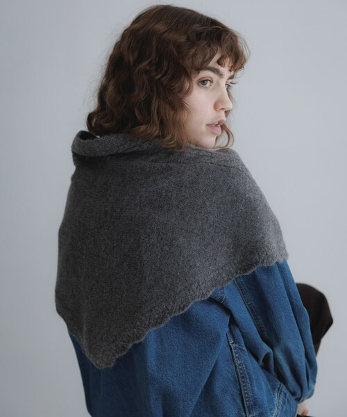 URBAN RESEARCH Sonny Label（アーバンリサーチサニーレーベル）の「スカラトリムニットスカーフ（バンダナ/スカーフ・レディース・オフ/グレー/ブラウン・One）」の2枚目の写真