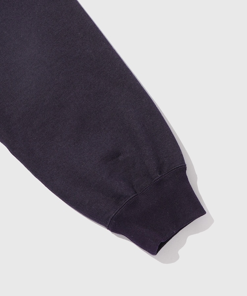ADAM ET ROPE'（アダムエロペ）の「【blurhmsROOTSTOCK】Soft&Hard Sweat Crew-Neck P/O（スウェット・メンズ・ライトグレー/パープル・2/3）」の8枚目の写真