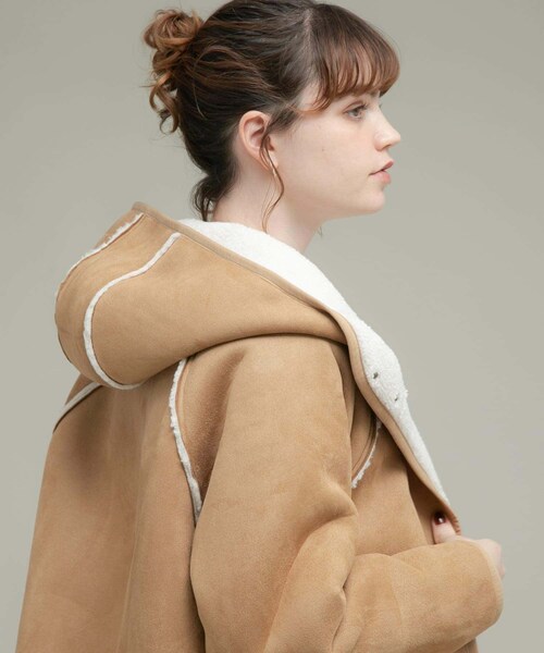 URBAN RESEARCH Sonny Label（アーバンリサーチサニーレーベル）の「ムートンリバーシブルフーディーコート（ムートンコート・レディース・CCLxCCL/IVOxBEG/OFF×CAM・36/38）」の8枚目の写真