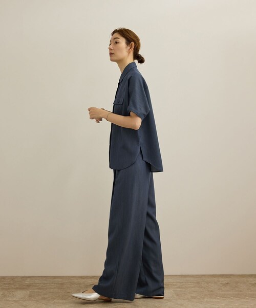 ROPE'（ロペ）の「【洗える・カセット服】バックサテン ドルマンブラウス/お仕事・通勤・セットアップ対応（シャツ/ブラウス・レディース・ベージュ/ネイビー/ネイビー系・36/38）」の15枚目の写真