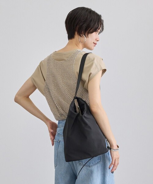 ADAM ET ROPE'(アダムエロペ)の「【WEB限定】マルチWAY撥水ボンサック(ショルダーバッグ・レディース・ブラック・F)」の2枚目の写真