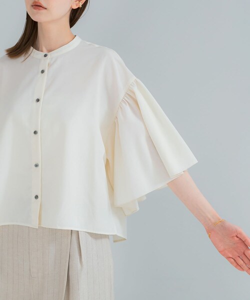 URBAN RESEARCH ROSSO（アーバンリサーチロッソ）の「『一部WEB限定カラー』UVカットウォッシャブルリネン混ブラウス（シャツ/ブラウス・レディース・OFF/NAVY/YELLOW/RED・Free）」の16枚目の写真