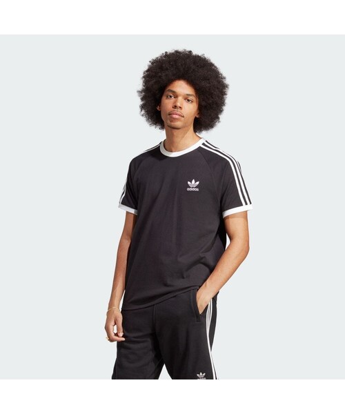 adidas（アディダス）の「アディカラー クラシック スリーストライプ Tシャツ（トップス・メンズ・ブラック/ホワイト/ブラウン/グリーン/アークティックフュージョン/ベージュ/ブルーバード/レッド/オレンジ/カレッジグリーン/ボールドゴールド/ミネラルグリーン/マジックベージュ/パープル/プリラブドイエロー/プリラブドブラウン/ブルー/グレー/イエロー・2XS/XS/S/M/L/XL/2XL/3XL/J/XS/J/S/J/M/J/L/J/XL/J/2XL/J/3XL/4XL/5XL/6XL/MT/LT/XLT/2XLT/3XLT/4XLT/6XLT/J/2XS/J/4XL/J/5XL）」の2枚目の写真