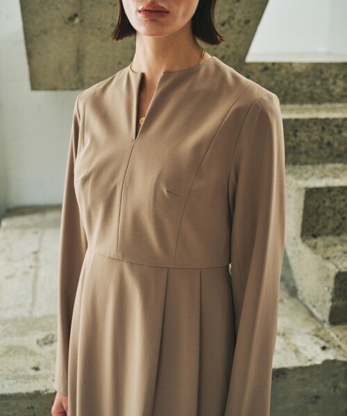 ROPE'（ロペ）の「【一部店舗限定】【REALM（レルム）】SLASH-NECK DRESS｜ドレス（ドレス・レディース・ブラウン系/ブラック・36/38）」の16枚目の写真