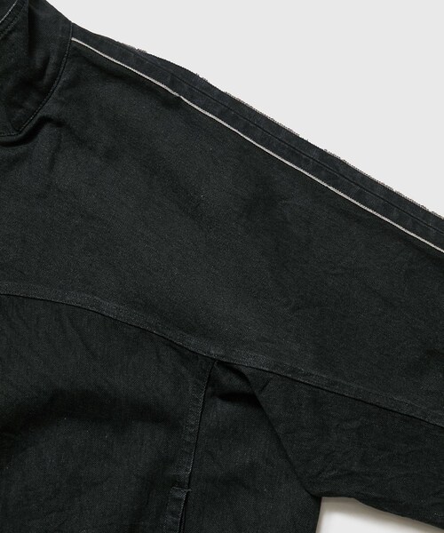 ADAM ET ROPE'(アダムエロペ)の「【THOUSANDS/サウザンズ】SELVAGE DENIM TRUCK JACKET(デニムジャケット・メンズ・ブラック/ネイビー・L/M)」の8枚目の写真
