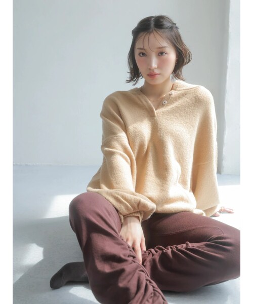 dazzlin（ダズリン）の「【吉田朱里】リラックスニットフーディ（パーカー・レディース・オフホワイト/グレー/レッド/ベージュ・F）」の11枚目の写真