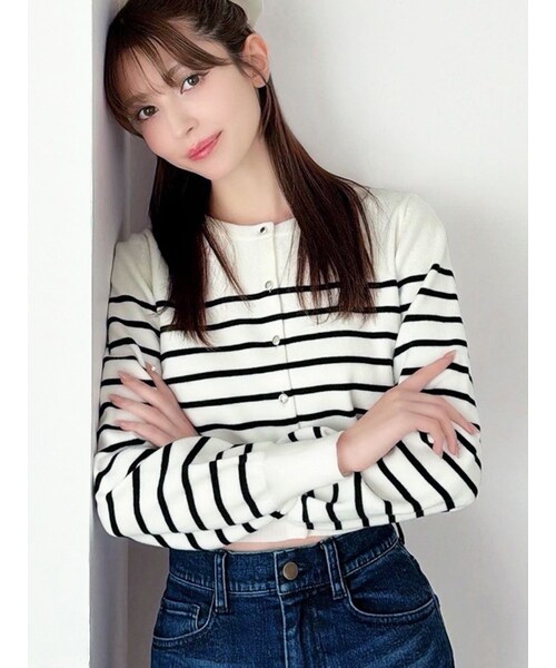 RESEXXY（リゼクシー）の「クルーネックニットカーディガン（カーディガン/ボレロ・レディース・アイボリー/ライトグレー/ブラック/レッド/ピンク・F）」の2枚目の写真