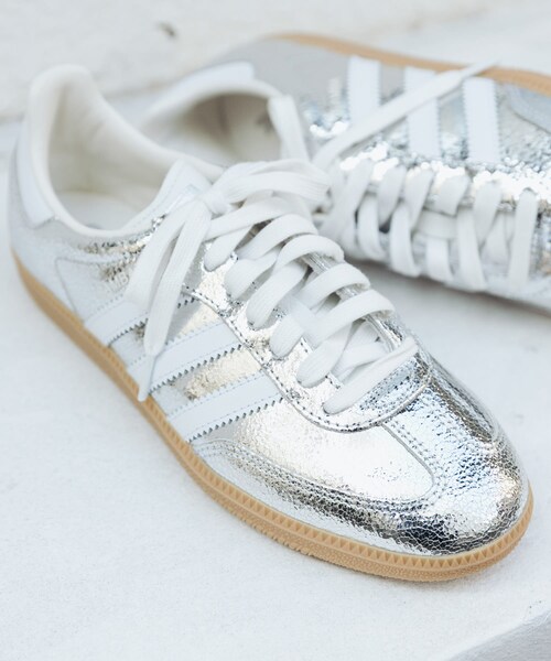 URBAN RESEARCH DOORS(アーバンリサーチドアーズ)の「adidas SAMBA OG W(スニーカー・レディース・シルバーメタリック・23/23.5/24/24.5/25)」の3枚目の写真