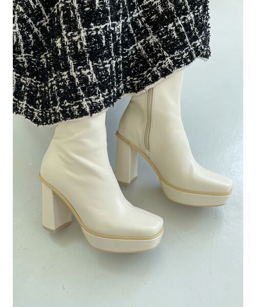MERCURYDUO（マーキュリーデュオ）の「プラットフォームショートブーツ（ブーツ・レディース・アイボリー/ブラック・36/38）」の3枚目の写真