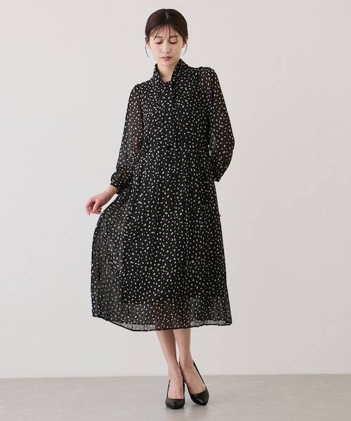 Jayro（ジャイロ）の「ボウタイプリーツワンピース（ワンピース・レディース・ブラック系/ライトグレー/ネイビー・M）」の2枚目の写真