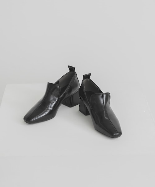 KBF(ケイビーエフ)の「セミスクエアトゥパンプス(パンプス・レディース・KHAKI/BLACK・36/37/38)」の1枚目の写真