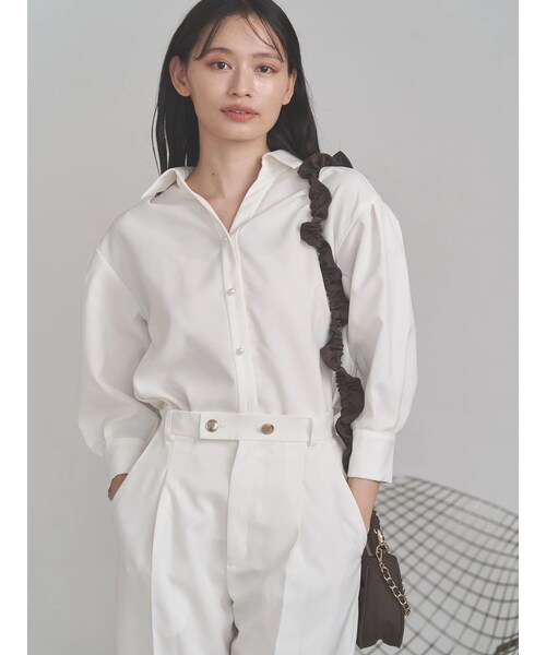 TONAL（トーナル）の「マルチセットタックショルダーパール釦シャツ（シャツ/ブラウス・レディース・オフホワイト/チャコールグレー/アイスブルー/ネイビー/ベージュ・M）」の2枚目の写真