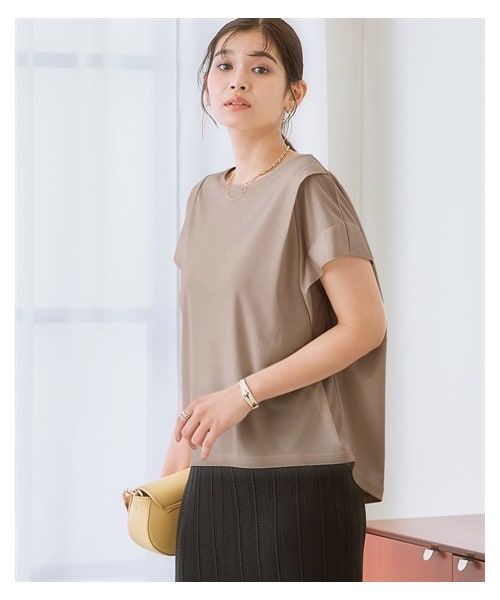 nissen（ニッセン）の「落ち感素材肩タックシルキーカットソートップス（接触冷感・UVカット・吸汗速乾）＜大きいサイズ有＞（Tシャツ/カットソー・レディース・チャコールグレー/ベージュ/黒/カーキ・S/M/L/LL/3L/4L/5L/6L）」の6枚目の写真