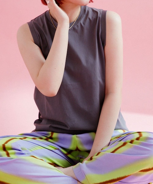 URBAN RESEARCH（アーバンリサーチ）の「『別注』ndx×URBS　EX Classic Nosleeve2（タンクトップ・レディース・VIOLET/C GREEN/CITRUS/ROCK DOVE/WHITE・S）」の2枚目の写真