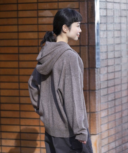 かぐれ（カグレ）の「ヤクウールフードマフラー（マフラー・レディース・CHARCOAL/MOCHA・Free）」の3枚目の写真