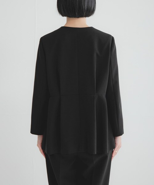 URBAN RESEARCH（アーバンリサーチ）の「ノーカラーペプラムジャケット（ノーカラージャケット・レディース・NAVY/BLACK・Free）」の4枚目の写真
