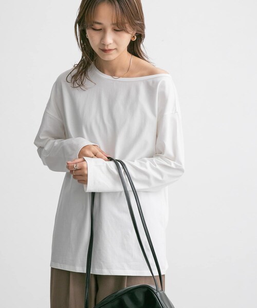 KBF(ケイビーエフ)の「アシメネックカットソー(Tシャツ/カットソー・レディース・OFF/BLUEGRAY/BLACK・one)」の5枚目の写真