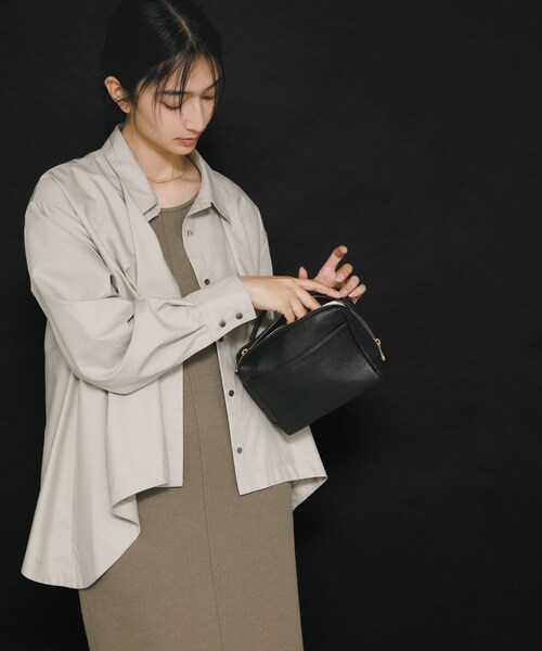 RODE SKO（ロデスコ）の「レザーフロントジップショルダーバッグ（ショルダーバッグ・レディース・BLACK/CHOCO・-）」の6枚目の写真