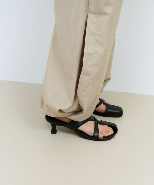 ADAM ET ROPE'（アダムエロペ）の「【WEB限定】サイドスリットパンツ（その他パンツ・レディース・ブラック/ベージュ系・34/36/38）」の15枚目の写真