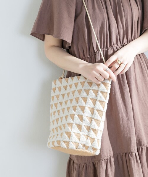 URBAN RESEARCH ROSSO（アーバンリサーチロッソ）の「beej　インドメイドループ柄バッグ（かごバッグ・レディース・WHITE・-）」の2枚目の写真