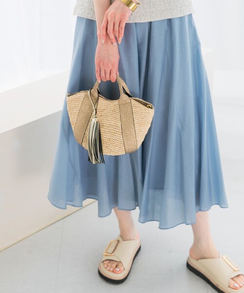 URBAN RESEARCH ROSSO（アーバンリサーチロッソ）の「VIOLAd’ORO　ラフィア2WAYバッグ（かごバッグ・レディース・NATUGLD/NATUBLK/WBRNGOLD・-）」の2枚目の写真