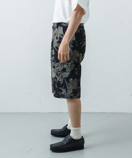 URBAN RESEARCH（アーバンリサーチ）の「Andersson Bell　FLOWER OVERLAY CARGO SHORTS（その他パンツ・メンズ・BLK/BEI・46/48）」の5枚目の写真