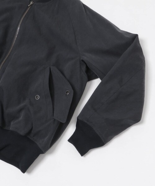 URBAN RESEARCH(アーバンリサーチ)の「A PRESSE Silk Padding Jacket(ブルゾン・メンズ・NAVY/KHAKI・2/3)」の11枚目の写真