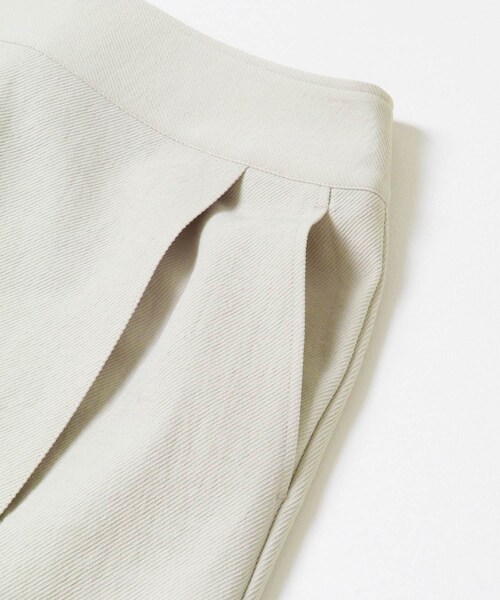 URBAN RESEARCH ROSSO（アーバンリサーチロッソ）の「UVカットストレートタックスカート（スカート・レディース・GREIGE/BLACK・36/38）」の22枚目の写真