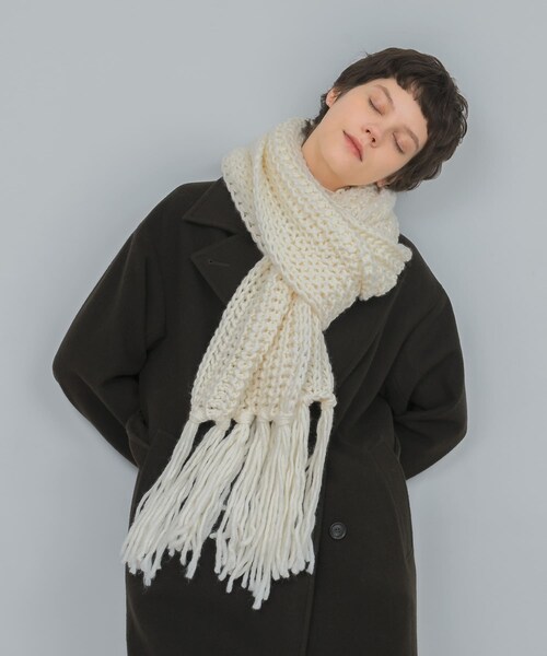 URBAN RESEARCH(アーバンリサーチ)の「Fratelli Talli フリンジニットマフラー(マフラー・レディース・PINK/WHITE/NAVY・FREE)」の7枚目の写真
