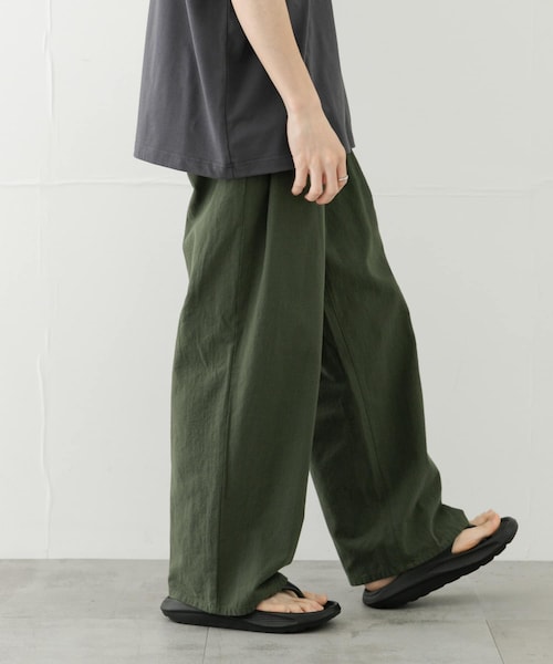 SENSE OF PLACE by URBAN RESEARCH（センスオブプレイスバイアーバンリサーチ）の「ドライタッチワイドパンツ（その他パンツ・メンズ・BLACK/GREIGE/GREEN・M/L）」の3枚目の写真