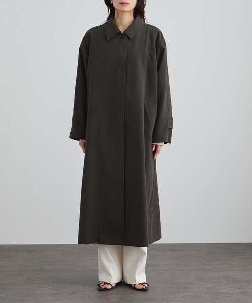 ADAM ET ROPE'（アダムエロペ）の「【WEB限定】エフォートレスステンカラーコート（トレンチコート・レディース・チャコール/ベージュ・F）」の15枚目の写真
