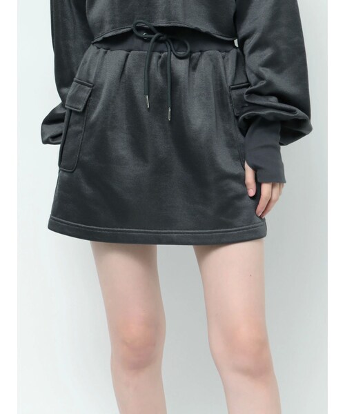 MURUA（ムルーア）の「シャイニーカットミニスカート（スカート・レディース・ライトグレー/ダークグレー/ブルー/モカ・F）」の2枚目の写真